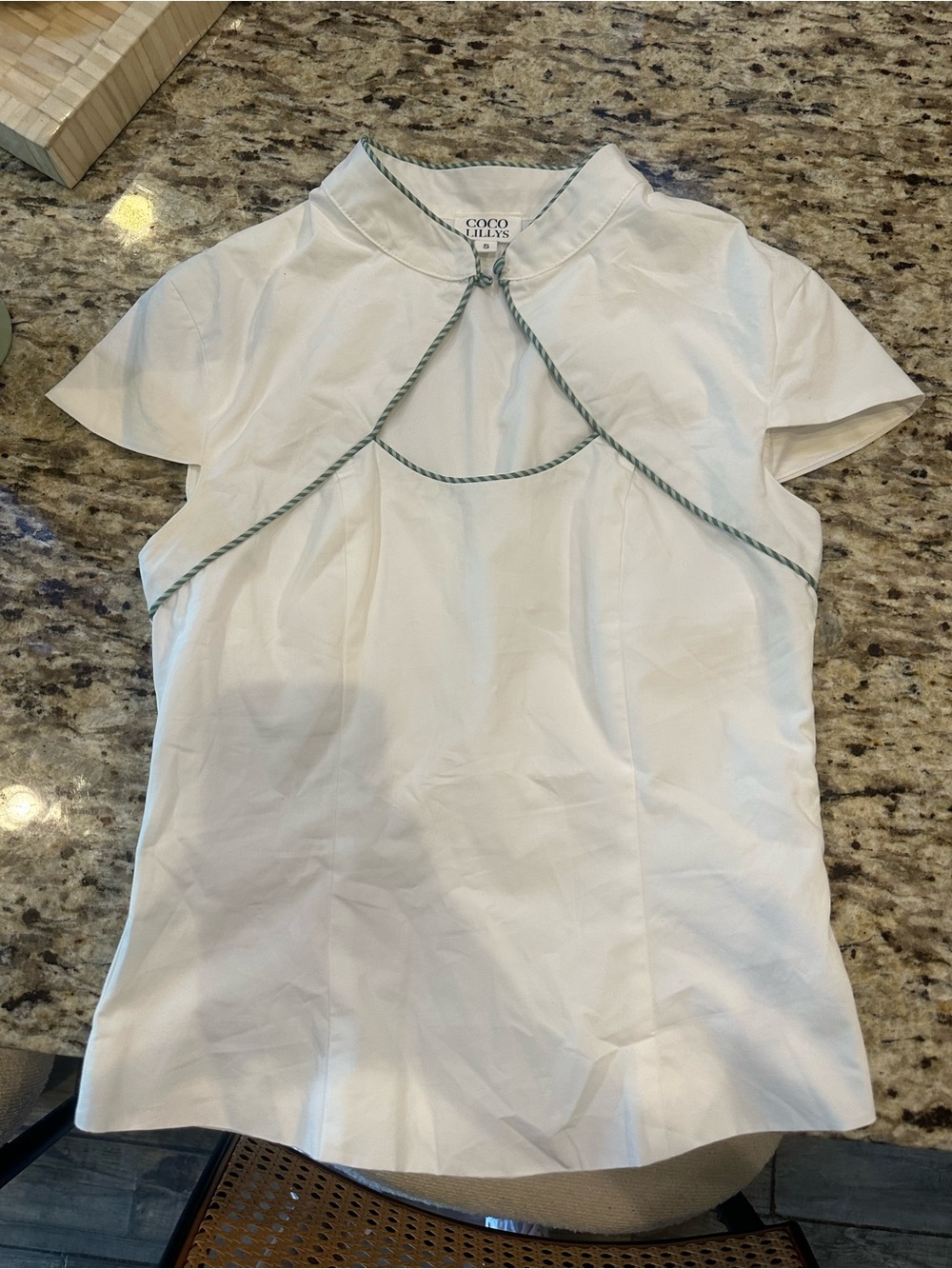 White blouse- does not come with waist tie - Picture 2 of 3